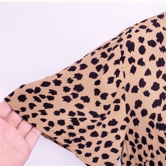 XXI Forever 21 Cheetah Flutter SleeveTop Blouse S - Picture 2 of 5